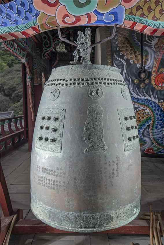 국가유산청은 조선 후기 동종 중 대형 작품임에도 불구하고 주조 상태가 매우 양호하며 조형적 균형미가 뛰어나 예술적 가치가 높은 '구례 화엄사 동종' 등 문화유산을 7건을 보물로 각각 지정할 계획이라고 3일 밝혔다. 사진은 '구례 화엄사 동종'. 사진 국가유산청