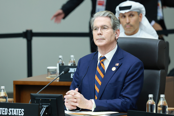 스콧 베선트 미국 재무장관이 지난달 31일 경주화백컨벤션센터(HICO)에서 열린 2025 아시아태평양경제협력체(APEC) 정상회의 제1세션에 참석해 있다. 연합뉴스