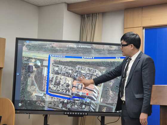 3일 오전 강원도 춘천시 강원경찰청 브리핑룸에서 경찰관계자가 최근 극성을 부린 군 부대, 정당 사칭 노쇼 사기와 관련한 거점인 캄보디아 범죄단지에 대해 설명하고 있다. 박진호 기자