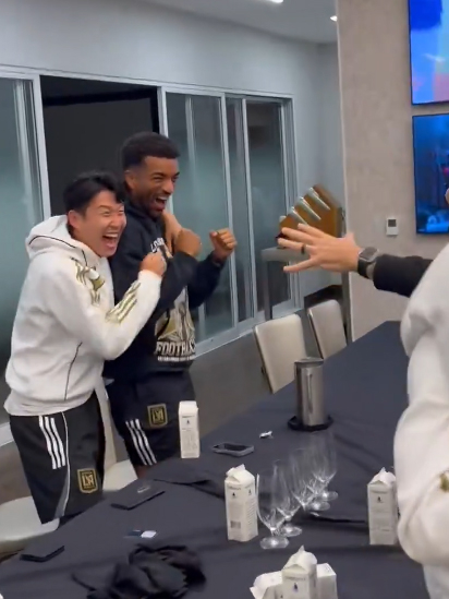LAFC는 손흥민이 동료와 함께 LA 다저스의 월드시리즈 우승에 환호하는 모습을 SNS에 올렸다. [사진 LAFC]