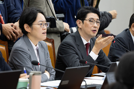 주진우 국민의힘 의원이 6일 서울 여의도 국회에서 열린 국회운영위원회의 대통령비서실 등에 대한 국정감사에서 신상발언을 하고 있다. 뉴스1