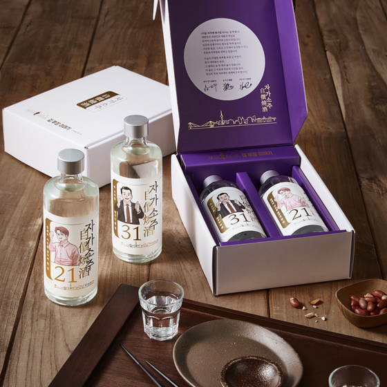 웹소설 ‘서울 자가에 대기업 다니는 김부장 이야기’를 모티브로 한 전통주 ‘자가소주’가 출시됐다. 사진 대동여주도 