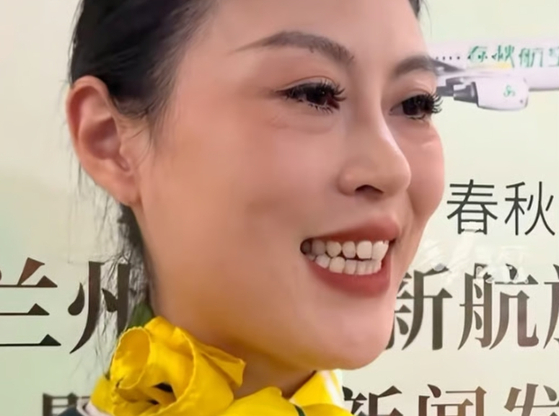 중국 춘추항공 승무원. 사진 도우인=SCMP