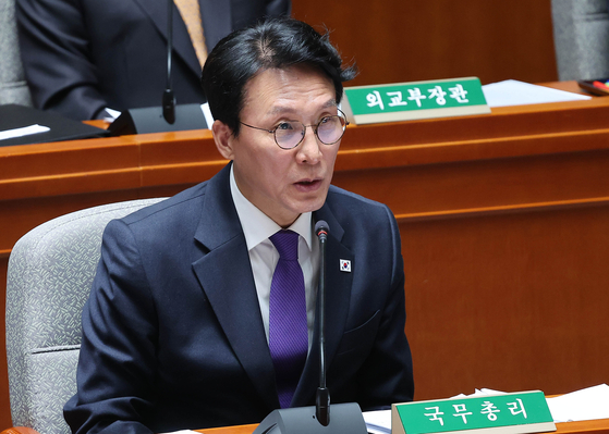 김민석 국무총리가 6일 국회 예산결산특별위원회 전체회의에서 의원들 질문에 답하고 있다. 임현동 기자