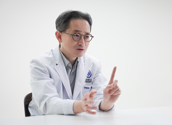 강남세브란스 감염내과 한상훈 교수는 “독감 고위험군인 고령층은 독감 백신이 절대적으로 필요하다”고 말했다. 사진 강남세브란스 