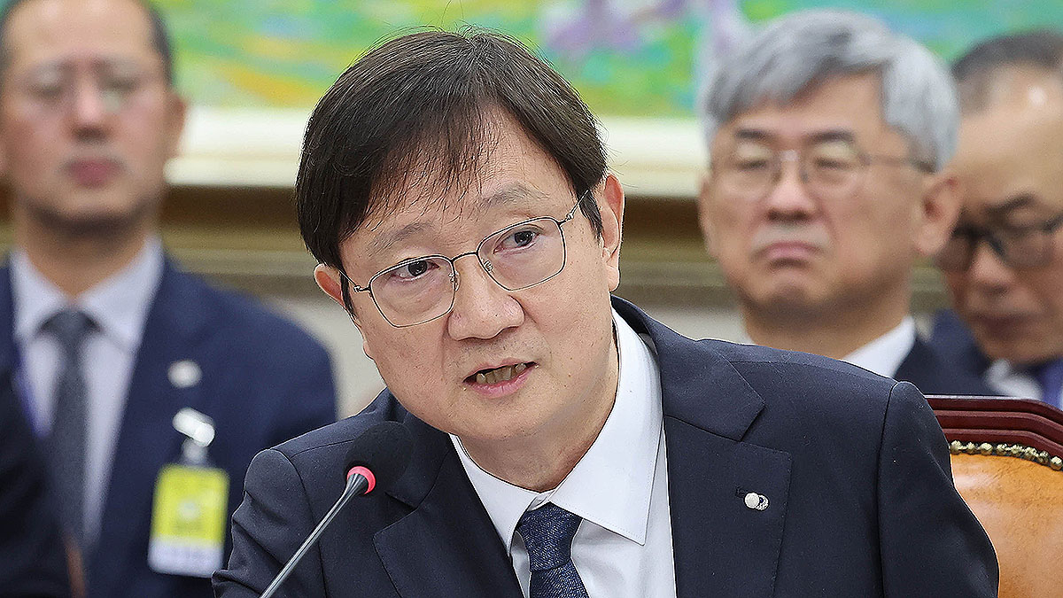 이찬진 금융감독원장이 지난달 21일 국회에서 열린 정무위원회의 국정감사에서 의원들 질의에 답하고 있다. 임현동 기자