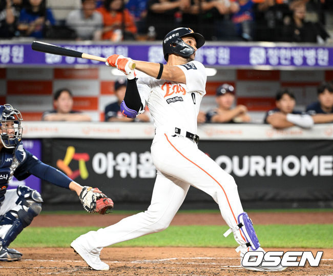 [OSEN=대전, 이대선 기자] 3회말 무사 2루에서 한화 리베라토가 우월 투런 홈런을 치고 있다.  2025.08.19 /sunday@osen.co.kr