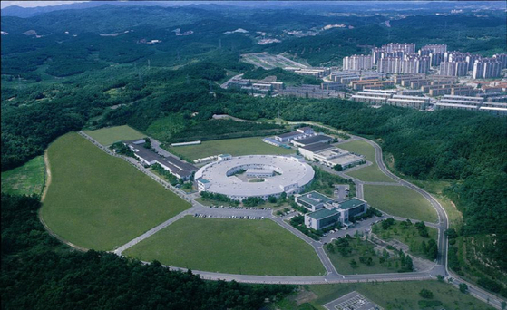 포스텍(포항공대)가 1500억원을 들여 설치한 '포항방사광가속기' 시설. 중앙포토