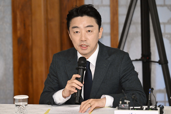 강훈식 대통령실 비서실장이 9일 서울 종로구 국무총리공관에서 열린 고위당정협의회에서 발언하고 있다. 우상조 기자.