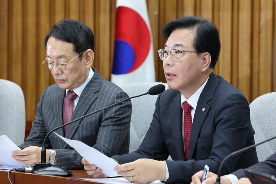 송언석 국민의힘 원내대표가 7일 서울 여의도 국회에서 열린 원내대책회의에서 발언하고 있다. 뉴스1