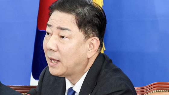 김병기 더불어민주당 원내대표가 9일 국회에서 열린 기자간담회에서 모두발언하고 있다. 김성룡 기자