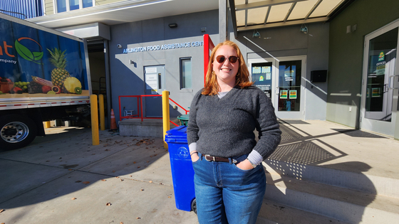 11일(현지시간) 오전 미국 워싱턴 인근 알링턴에 위치한 '알링턴 푸드 어시스턴스 센터(AFAC)'에 긴급 구호품을 받기 위한 사람들의 발길이 이어졌다. AFAC의 디렉터는 "정치인들이 굶주린 사람들을 볼모로 정치 게임을 해서는 안 된다"고 했다. 알링턴=강태화 특파원