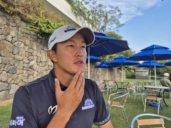 골프 관련 상식 퀴즈를 술수 푸는 김백준. 성호준 기자