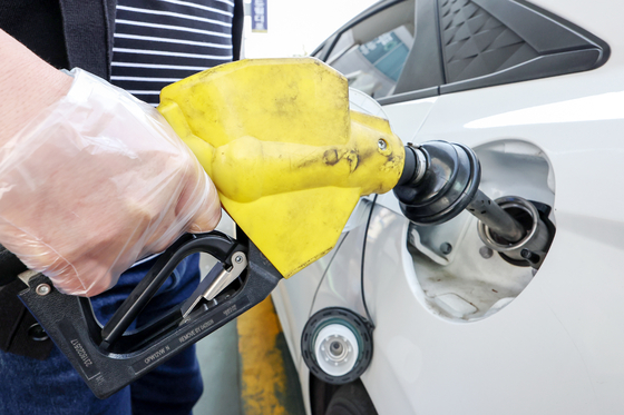 12일(현지시간) 뉴욕상업거래소에서 12월 인도분 서부텍사스산원유(WT) 종가는 배럴당 58.49달러로 하루 새 약 4.2% 급락했다. 뉴스1