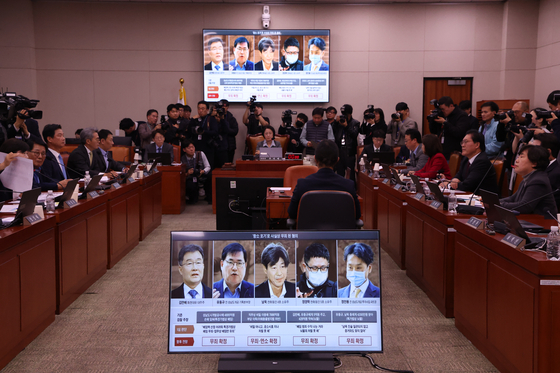 지난 11일 국회에서 열린 법제사법위원회 전체회의에서 의원들이 대장동 사건 항소 포기 관련 의사진행 발언을 하고 있다. 뉴시스