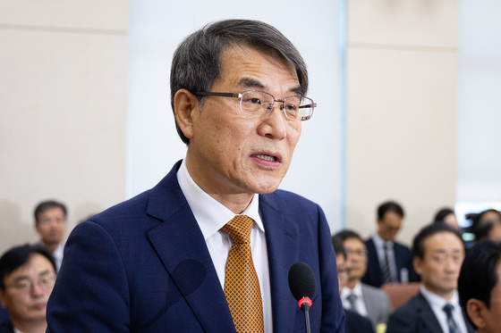 노태악 대법관(중앙선거관리위원장 겸임)이 지난달 15일 서울 여의도 국회에서 열린 행정안전위원회의 중앙선거관리위원회 등에 대한 국정감사에 출석해 인사말을 하고 있다. 뉴스1