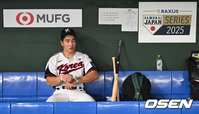 [OSEN=도쿄(일본), 조은정 기자]류지현 감독이 이끄는 대한민국 야구 대표팀이 14일 일본 도쿄돔에서 월드베이스볼클래식(WBC) 대비 한일 평가전을 앞두고 훈련을 가졌다. 한국 대표팀은 14일일 훈련을 하고 15일과 16일 일본과 두 차례 평가전을 치른다.안현민이 훈련을 준비하고 있다. 2025.11.14 /cej@osen.co.kr