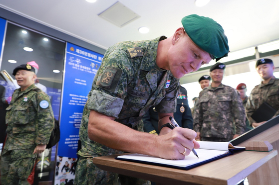 최근 우리나라를 방문한 얀 스빌렌스 네덜란드 육군 사령관. 네덜란드 대사관 
