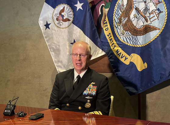 대릴 커들 미국 해군참모총장은 지난 14일 서울 그랜드 하얏트 호텔에서 진행한 기자간담회에서 한국이 핵추진잠수함(핵잠) 건조 추진을 공식화한 것에 대해 "그 잠수함이 중국을 억제하는 데 활용되리라는 것은 자연스러운 예측"이라고 말했다. 사진 국방부 기자단