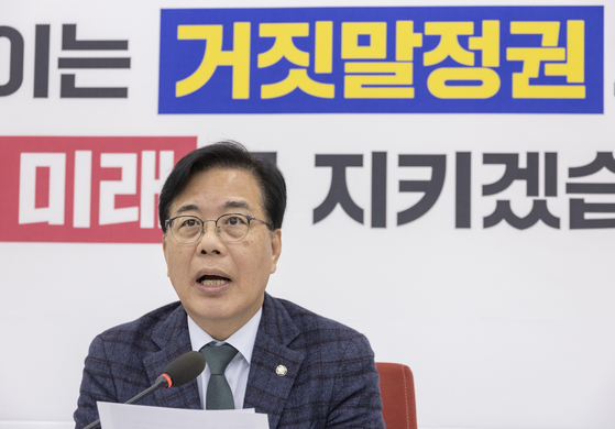 송언석 국민의힘 원내대표는 16일 국회에서 현안 관련 기자간담회를 열고 이재명 정권을 비판했다. 연합뉴스