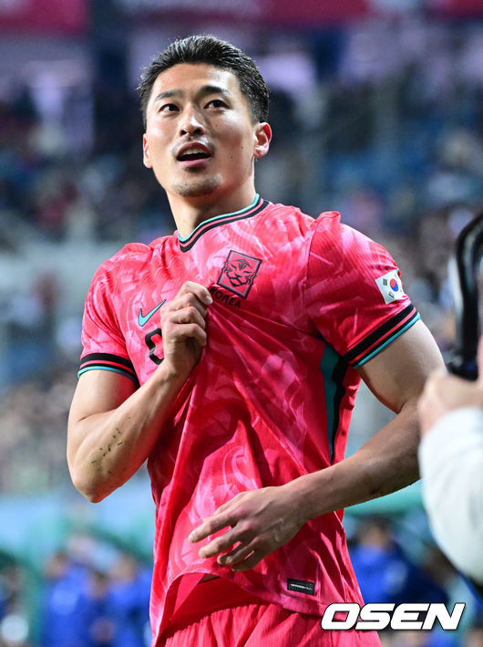 [OSEN=대전, 최규한 기자] 1년 8개월 만에 대표팀으로 돌아온 조규성이 골맛을 봤다. 손흥민도 프리킥 득점으로 한국을 승리로 이끌었다.홍명보 감독이 이끄는 한국축구대표팀(FIFA 랭킹 22위)은 14일대전월드컵경기장에서 볼리비아(76위)와 11월 A매치 1차전을 치러 2-0으로 승리했다.후반 한국 조규성이 팀 두번째 골을 작렬시킨 뒤 기뻐하고 있다. 2025.11.14 / dreamer@osen.co.kr