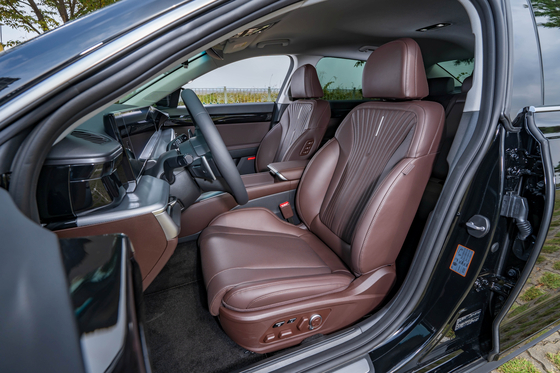 현대 그랜저 하이브리드 운전석.