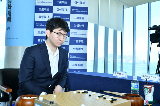 16일 열린 2025 삼성화재배 결승 1국에서 패배한 디펜딩 챔피언 딩하오 9단. 사진 한국기원