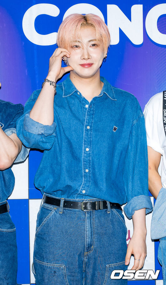 [OSEN=민경훈 기자] 5일 오후 서울 강남구 코엑스 동측광장에서 '2023 강남뮤직페스티벌’(G-KPOP CONCERT)이 열렸다.베리베리(VERIVERY) 호영이 포토월에서 포즈를 취하고 있다. 2023.05.05 / rumi@osen.co.kr