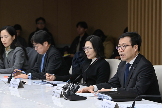 여한구 산업통상부 통상교섭본부장이 17일 서울 중구 대한상공회의소에서 제51차 통상추진위원회를 주재하고 있다. 연합뉴스