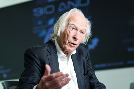 11일 서울대학교에서 중앙일보와 인터뷰하는 데니스 노블 영국 옥스퍼드대 명예교수(DGIST 초빙 석좌교수). 우상조 기자