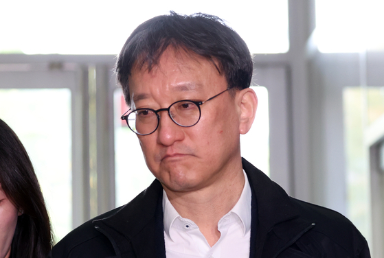 송창진 전 공수처 수사2부장검사가 지난달 29일 오전 서울 서초구 해병대원 순직 사건 관련 의혹을 수사하는 순직해병특검팀(특별검사 이명현) 으로 국회 위증·직권남용 혐의 피의자 조사를 받기 위해 출석하고 있다. 뉴스1