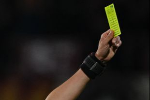 잉글랜드 축구에서 심판에 대한 성차별 발언으로 경기가 중단되는 해프닝이 발생했다. [AFP=연합뉴스]