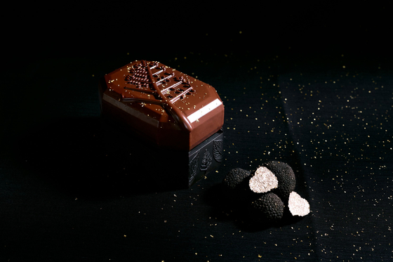 포시즌스호텔 서울의 베이커리인 '컨펙션즈바이 포시즌스'가 선보인 '다이아몬드 포시즌스 리프'. 포시즌스호텔 제공