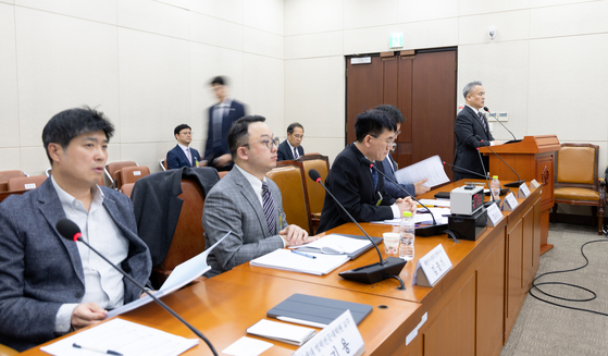 김성근 가톨릭의대 외과 교수가 17일 서울 여의도 국회에서 열린 제429회국회(정기회) 보건복지위원회 지역의사 관련 법안에 대한 공청회에서 발언하고 있다. 뉴스1