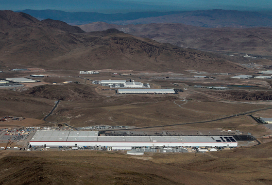 미국 네바다주 스파크스 인근에 위치한 테슬라 기가팩토리를 항공에서 촬영한 모습. 로이터=연합뉴스