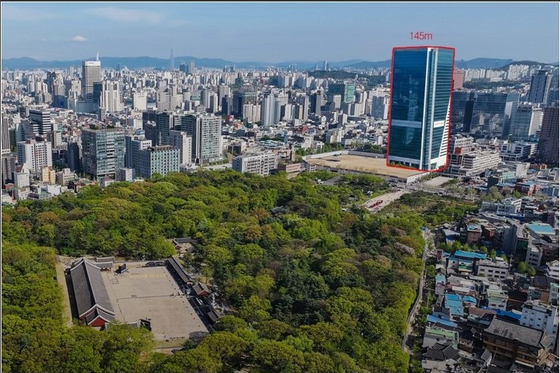 서울시 고시 내용을 바탕으로 종묘 상공에서 바라본 만든 세운4구역 건물 가상도. 국가유산청 제공