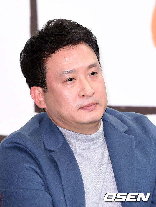 [OSEN=이대선 기자] 6일 오후 서울 마포구 상암동 스탠포드호텔 그랜드볼룸에서 MBN 신개념 표도 프로젝트 ‘내 손안의 부모님-내손님’ 제작발표회가 열렸다.서경석이 취재진의 질문을 듣고 있다. /sunday@osen.co.kr