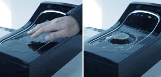 LG디스플레이가 개발한 스트레처블 디스플레이를 활용한 차량용 12인치 조그 다이얼. 손을 대면 평평했던 화면이 늘어나며 터치형 버튼으로 볼록하게 튀어나온다. [사진 LG디스플레이]