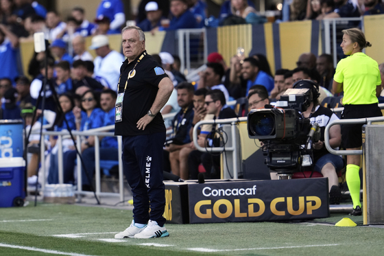 퀴라소를 지휘하는 백전노장 아드보카트 감독. AP=연합뉴스