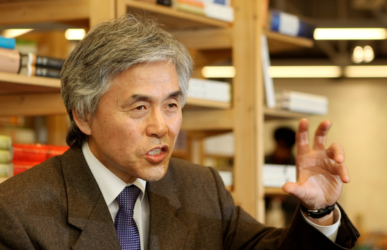 정용섭 목사는 성서에 숨어 있는 길을 찾아내 동시대를 살아가는 사람들에게 풀어주는 일, 그게 목회자의 설교여야 한다고 강조했다. 중앙포토 