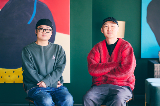 '저스트 메이크업'을 연출한 스튜디오 슬램의 박성환(왼쪽), 심우진 PD. 사진 쿠팡플레이