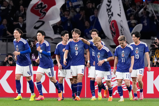 볼리비아를 3-0으로 꺾은 일본 선수들. AP=연합뉴스