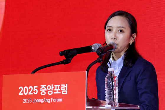 전경주 한국국방연구원 연구위원이 19일 서울 소공동 롯데호텔에서 열린 중앙포럼에서 '동맹 현대화의 방향과 주한미군의 미래'를 주제로 발표하고 있다. 장진영 기자