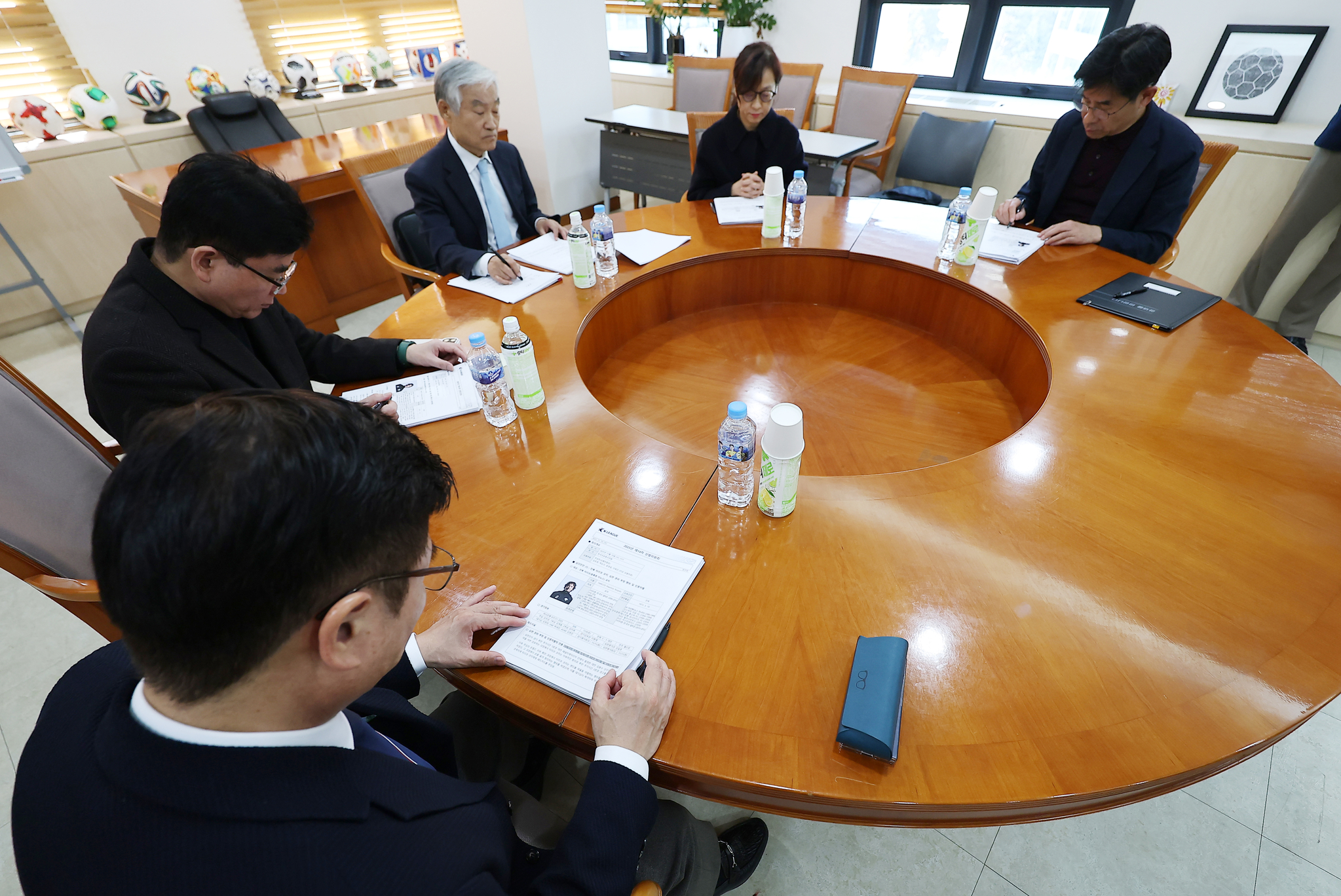 19일 서울 종로구 축구회관에서 열린 프로축구 K리그1 전북 현대 타노스 코치의 '손동작 논란' 한국프로축구연맹 2025년 제14차 상벌위원회 . 연합뉴스