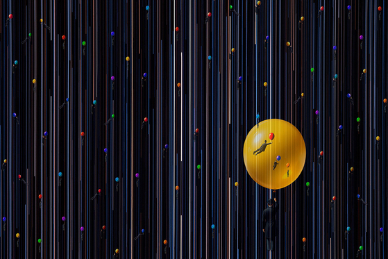 The Happy voyager #02, 2025. 별의 궤적과 각자의 색을 띤 풍선을 들고 나는 중절모 쓴 남자를 통해 인간은 별에서 왔다가 스쳐가는 인연이라는 의미를 표현했다. 주기중 사진작가