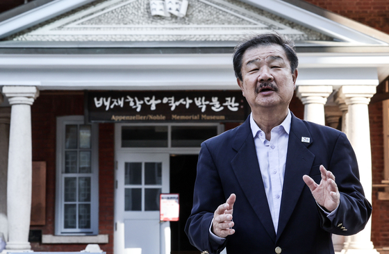 13일 서울 서소문 배재학당역사박물관을 찾은 장태한 미국 UC리버사이드 교수. 배재학당은 첫 한글 교과서를 쓴 허버트 호머, 한글 학술운동을 일으킨 주시경 선생이 다니던 학교다. 김성룡 기자