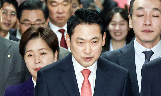 장동혁 국민의힘 대표가 20일 오전 국회에서 열린 최고위원회의에 참석하고 있다. 김성룡 기자