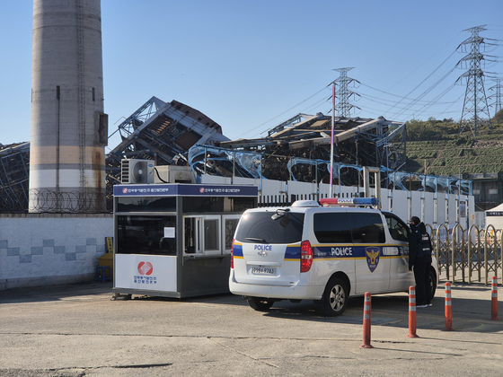지난 18일 수사당국의 합동감식 차량이 울산화력발전소로 진입하고 있는 모습. 뉴스1