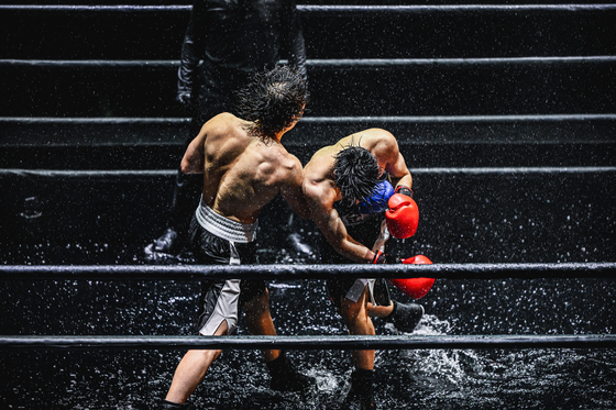 21일부터 방영 예정인 tvN 예능 '아이 엠 복서'의 경기 장면. 1대1 서바이벌 형식의 복싱 예능을 표방한다. 2000명의 복서가 프로그램에 지원했고, 제작진은 90명을 추려냈다. 사진 tvN