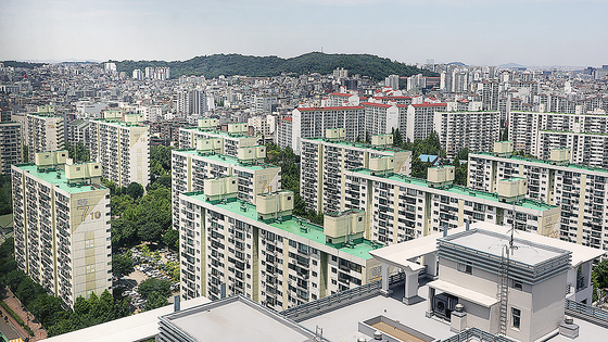 서울 양천구 목동의 재건축 대장 단지로 꼽히는 '목동신시가지 7단지' 전경. 내년 4~6월 조합 설립 인가를 목표로 하고 있다. 중앙포토